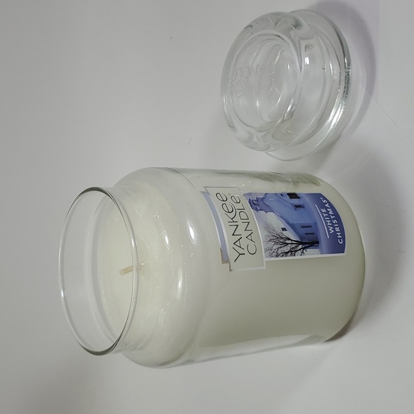 Yankee Candle "White Christmas" Jar Candle - Picture 2 of 3